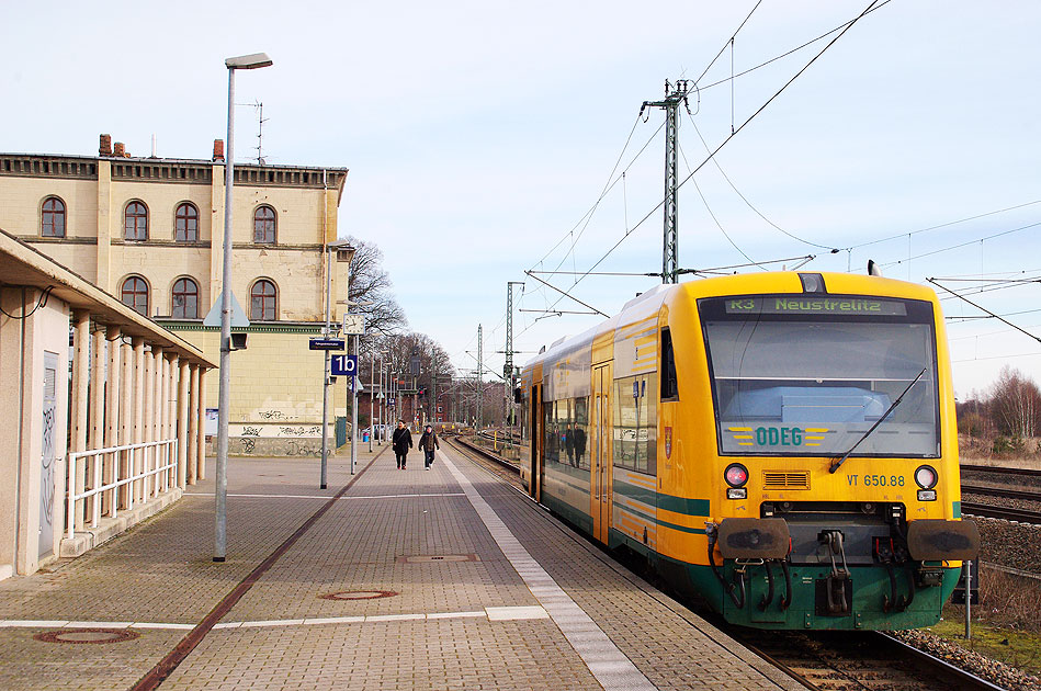 Ein ODEG Regioshuttle im Bahnhof Hagenow Land