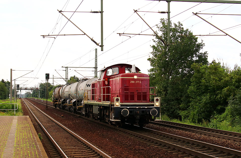 Die als Museumslok vorgesehene 290 371-4 am Bahnhof Dresden-Strehlen