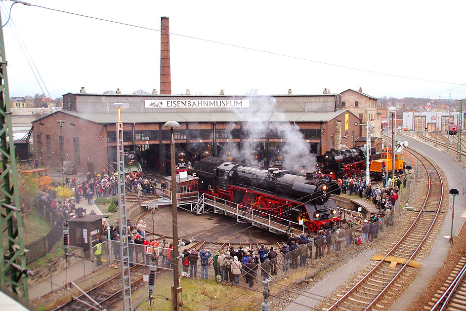 Eisenbahn Fotos auf dieser Webseite: Dampflok 03 1010 im Bw Dresden-Altstadt zum Dampflokfest