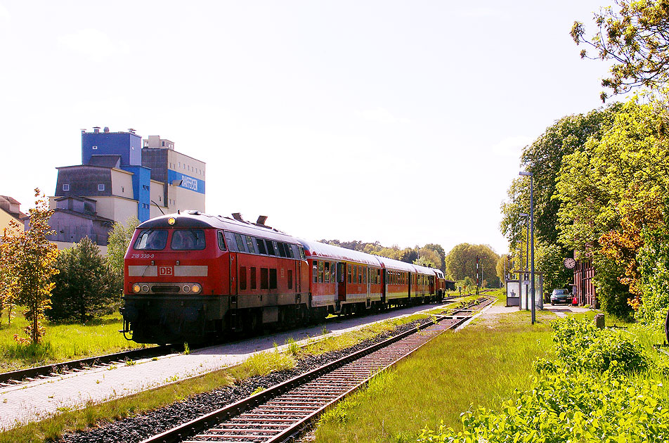 DB Baureihe 218 auf der Wendlandbahn im Bahnhof Dahlenburg