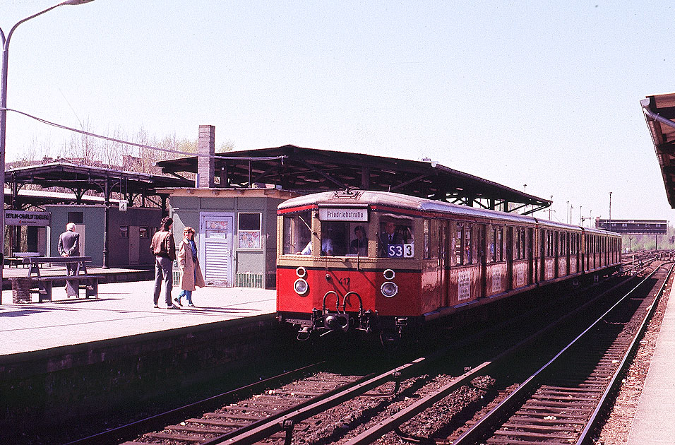 BVG / DR Baureihe 275 im Bahnhof Berlin-Charlottenburg