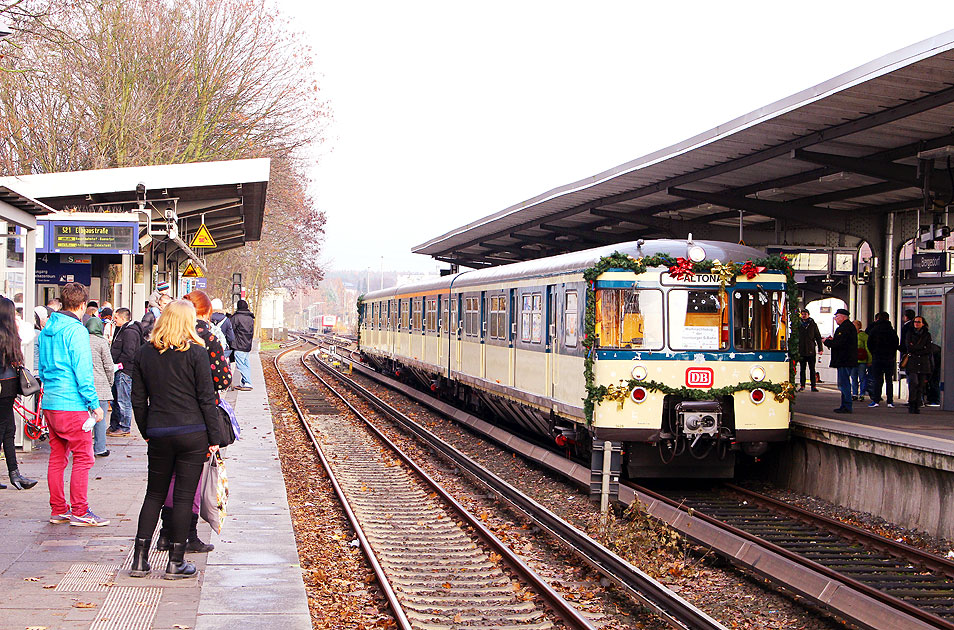 Der Weihnachtszug der Historischen S-Bahn Hamburg in Bergedorf - Der 470 128