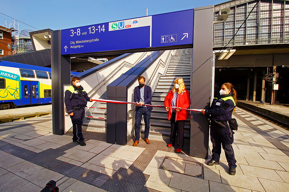 Die Treppeneröffnung an der Steintorwallbrücke vom Hamburger Hauptbahnhof