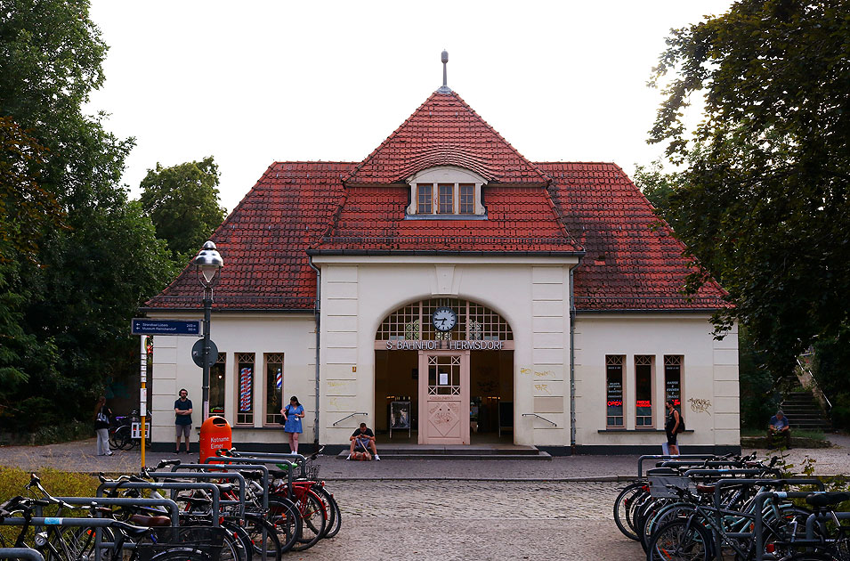 Der Bahnhof Hermsdorf in Berlin an der Nordbahn