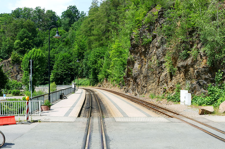 Der Bahnhof Rabenau an der Weißeritztalbahn von Freital-Hainsberg nach Kurort Kipsdorf