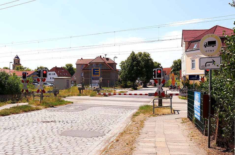 Der Bahnübergang vom Bahnhof Halbe