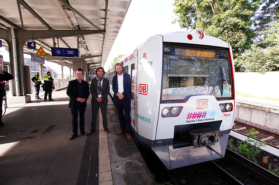 Die Digitale S-Bahn in Hamburg im Bahnhof Hamburg-Bergedorf