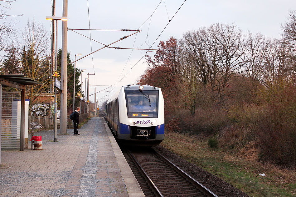 Ein Erixx Lint im Bahnhof Stederdorf