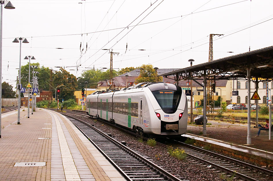 Ein MRB Triebwagen im Bahnhof Riesa