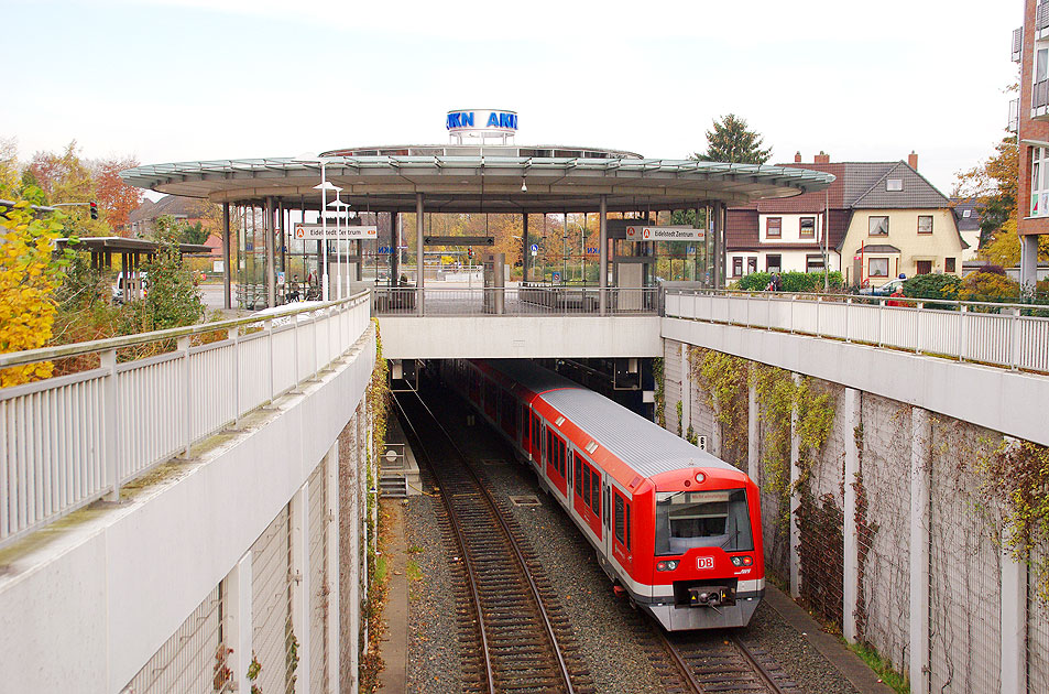 S-Bahn im Bahnhof Eidelstedt Zentrum - S-Bahn nach Kaltenkirchen