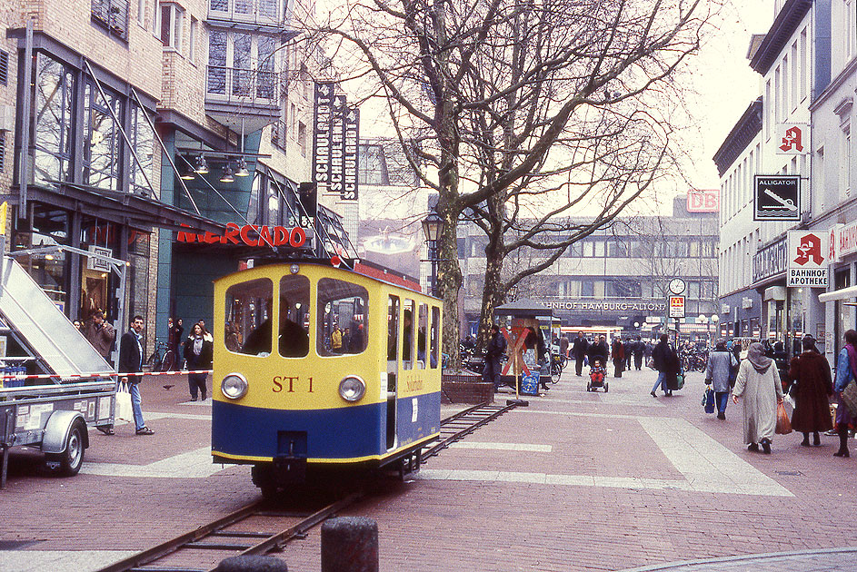 Die Solarbahn in Hamburg-Altona am Bahnhof