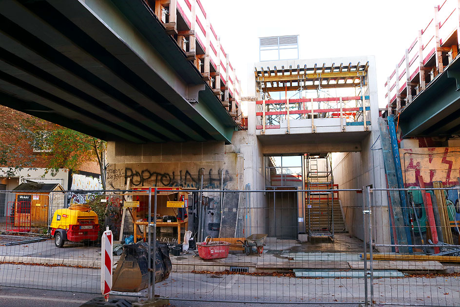 Der Bahnhof Hamburg-Ottensen im Bau kurz vor seiner geplanten Eröffnung