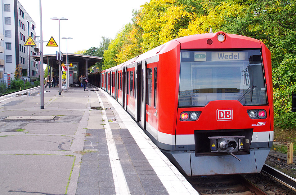 Die S-Bahn in Bahrenfeld - Bahnhof Bahrenfeld