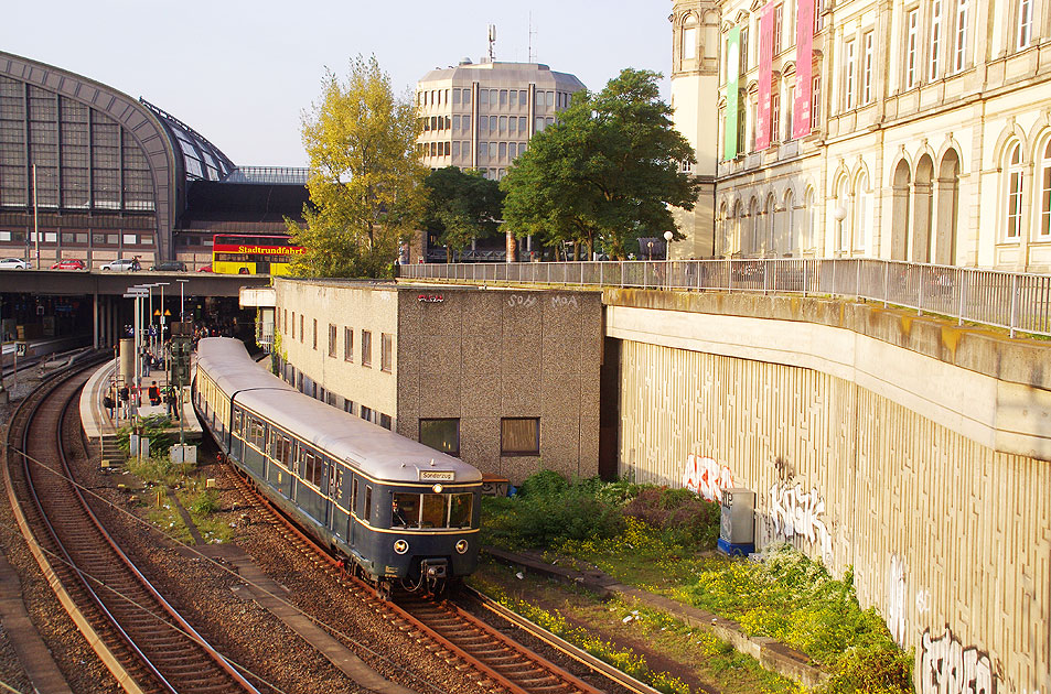 Museumszug der Hamburger S-Bahn in Hamburg Hbf