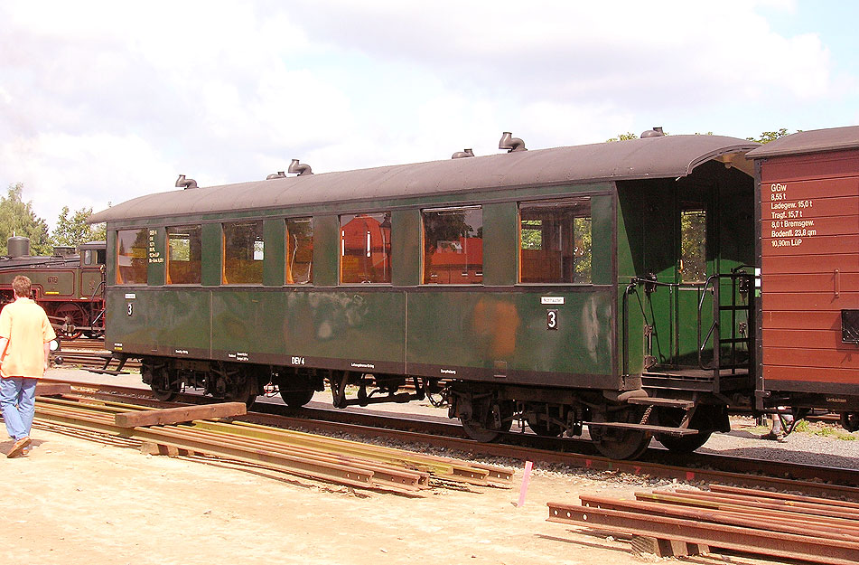 Der Wagen 4 vom DEV im Bahnhof Bruchhausen-Vilsen