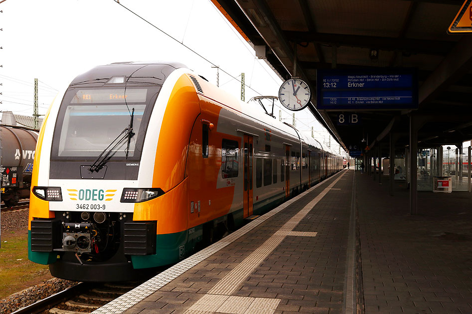 Ein ODEG Triebwagen vom Typ Desiro HC in Magdeburg Hbf