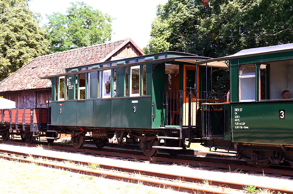 Der DEV Wagen 8 im Bahnhof Heiligenberg