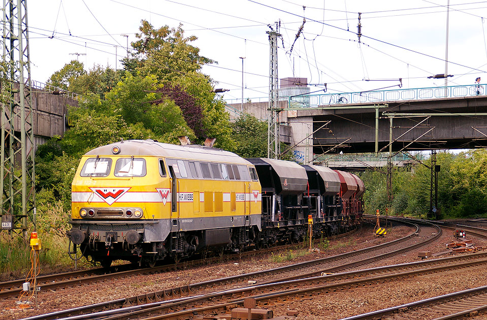 Eine Lok der Baureihe 216 von Wiebe im Bahnhof Hamburg-Harburg