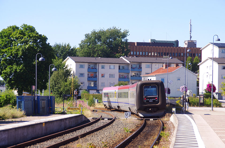 Ein Kustpilen Triebwagen vom Typ Y2 im Bahnhof Vimmerby