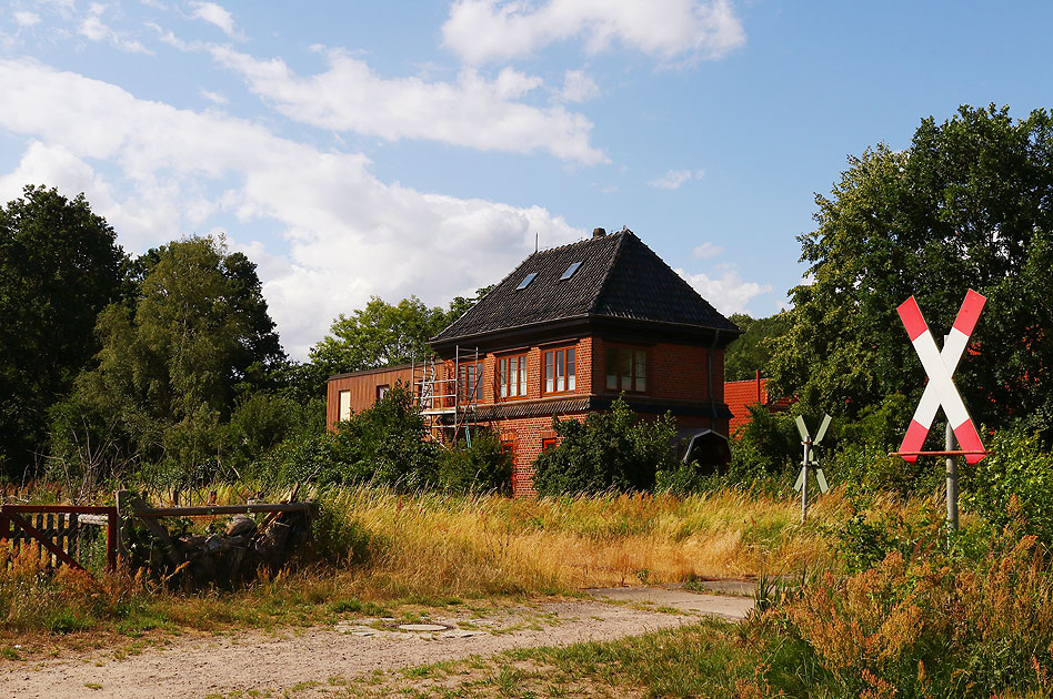 Das Stellwerk vom Bahnhof Besenhorst an der Bergedorf-Geesthachter Eisenbahn