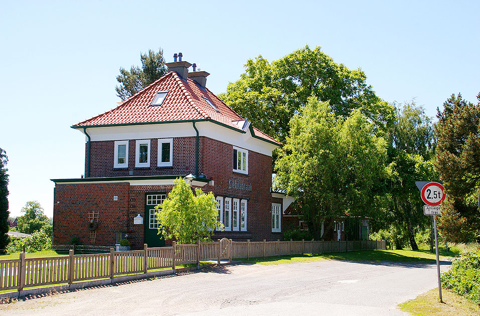 Der Bahnhof Kiebitzbrack an der Hamburger Marschbahn