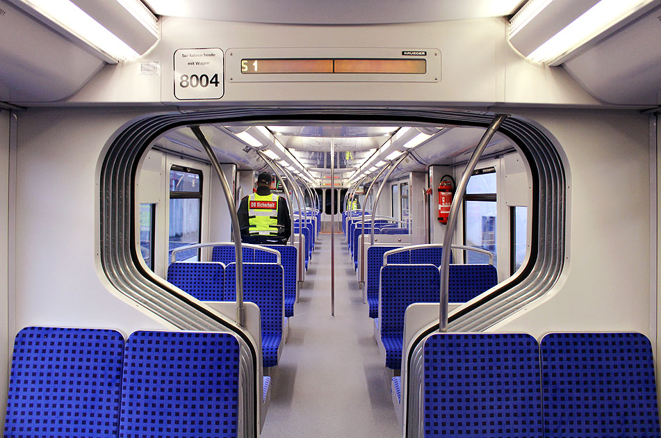 Der Innenraum der DB Baureihe 474 - Der S-Bahn in Hamburg