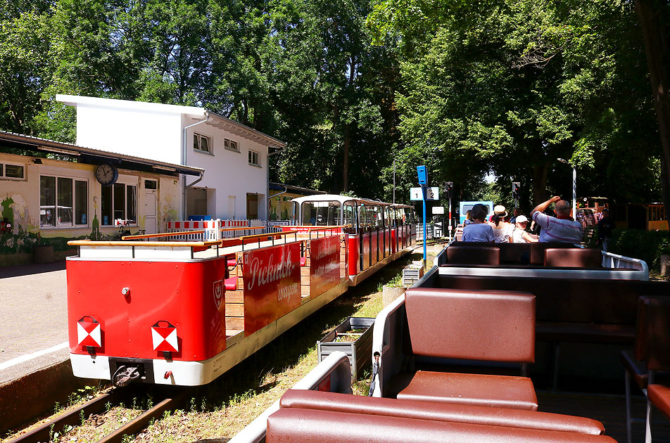 Der Picknickwagen der Parkeisenbahn in Halle an der Saale