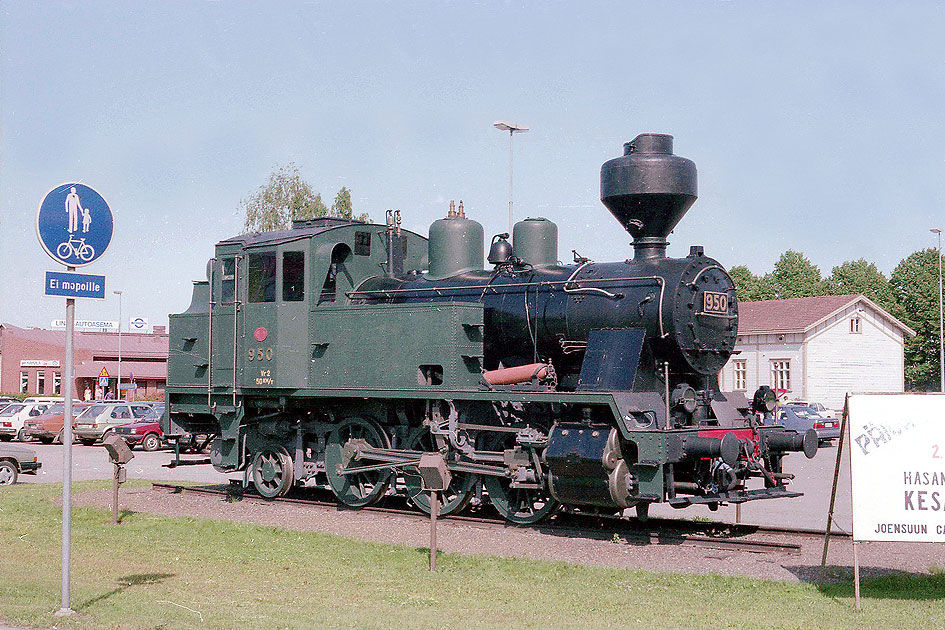 Dampflok Vr2 Nummer 950 vor dem Bahnhof Joensuu