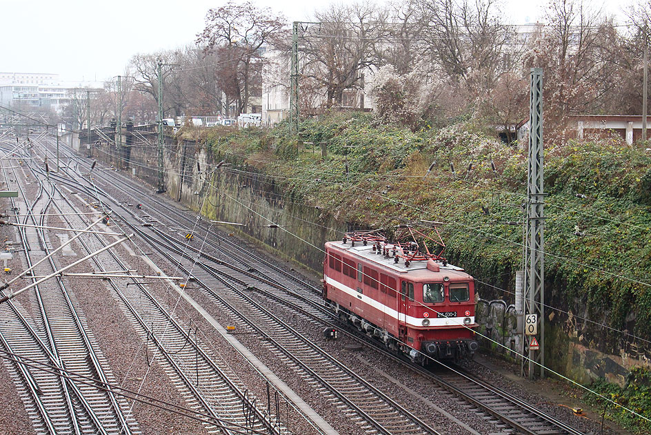 Die DR Baureihe 211 und DB Baureihe 109 in Dresden Hbf