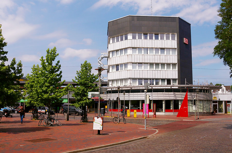 Das Bahnhofsgebäude vom Bahnhof Neumünster