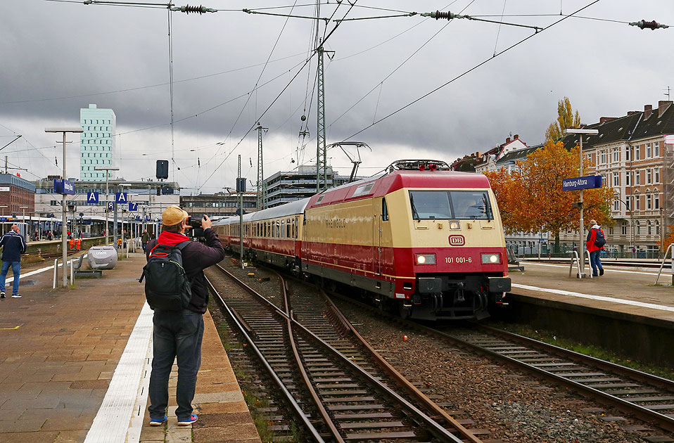 Die 101 001-6 mit einem AKE Rheingold Sonderzug