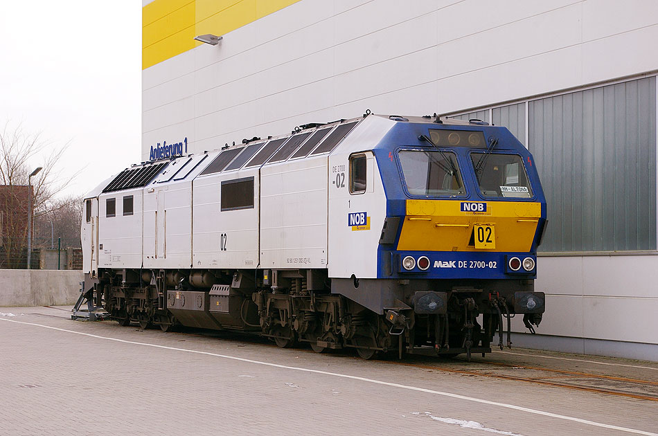 Die NOB Lok DE 2700-02 im Bw Husum