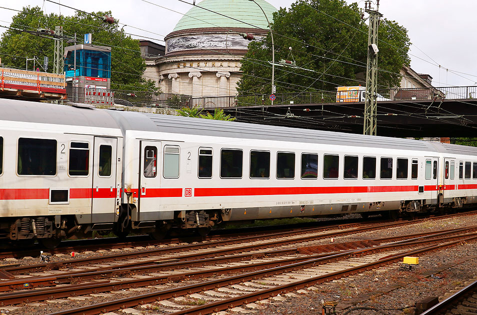 Ein Bpmz 294.3 in Hamburg Hbf in einem EC von Kopenhagen nach Hamburg