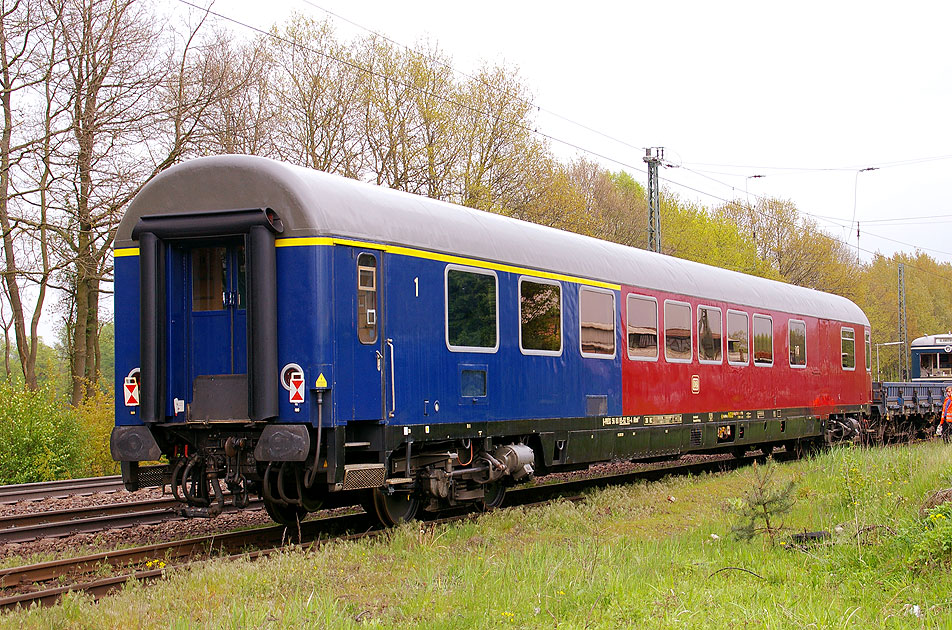 Der ARmh 217 Kakadu-Wagen von PRESS im Bahnhof Radbruch