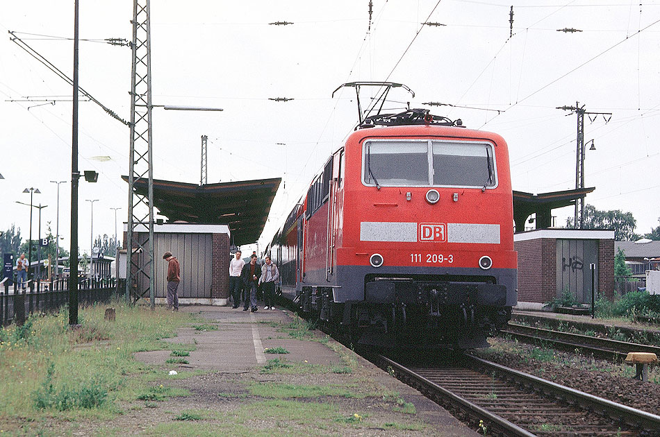 DB Baureihe 111 im Bahnhof Uelzen