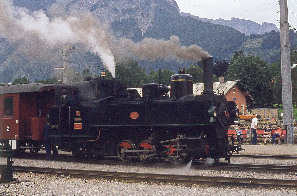 Die Lok 3 der Zillertalbahn im Bahnhof Jenbach