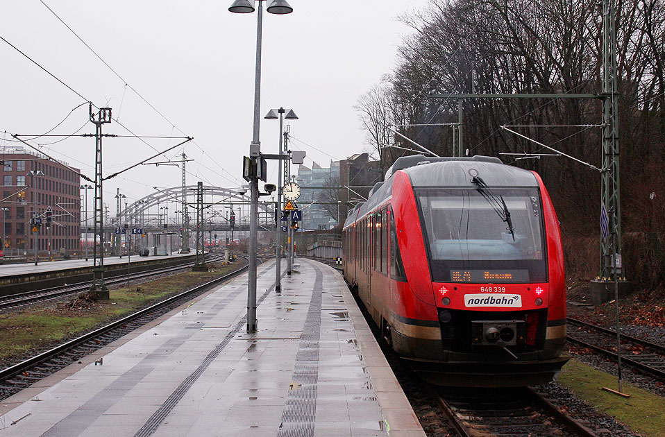 Ein Nordbahn Lint in Kiel Hbf als RE 74 nach Husum