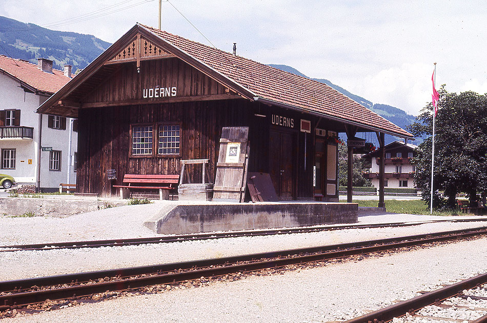 Der Bahnhof Uderns im Zillertal an der Zillertalbahn