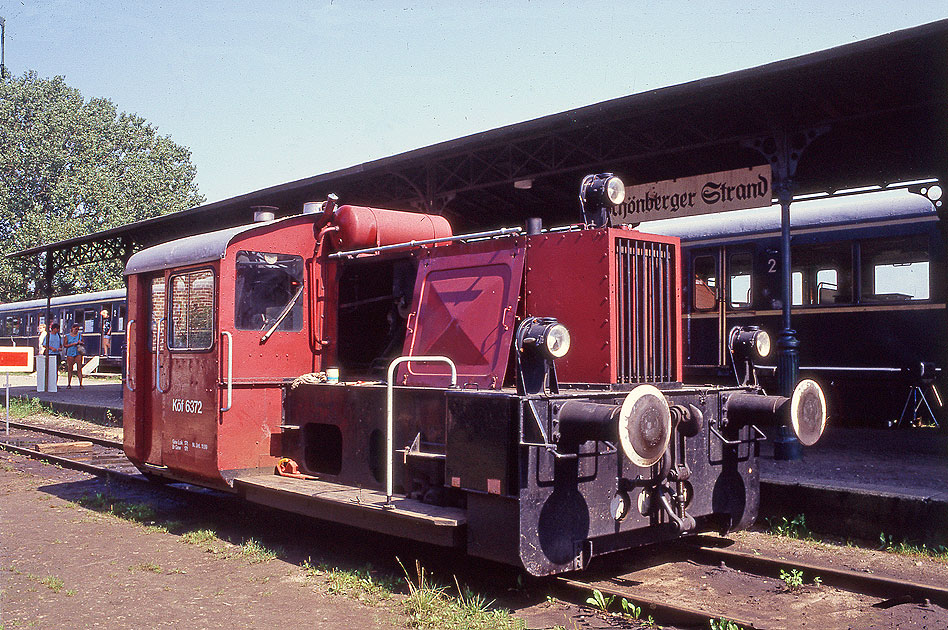 Die Köf 6372 / 323 102-4 vom VVM am Schönberger Strand