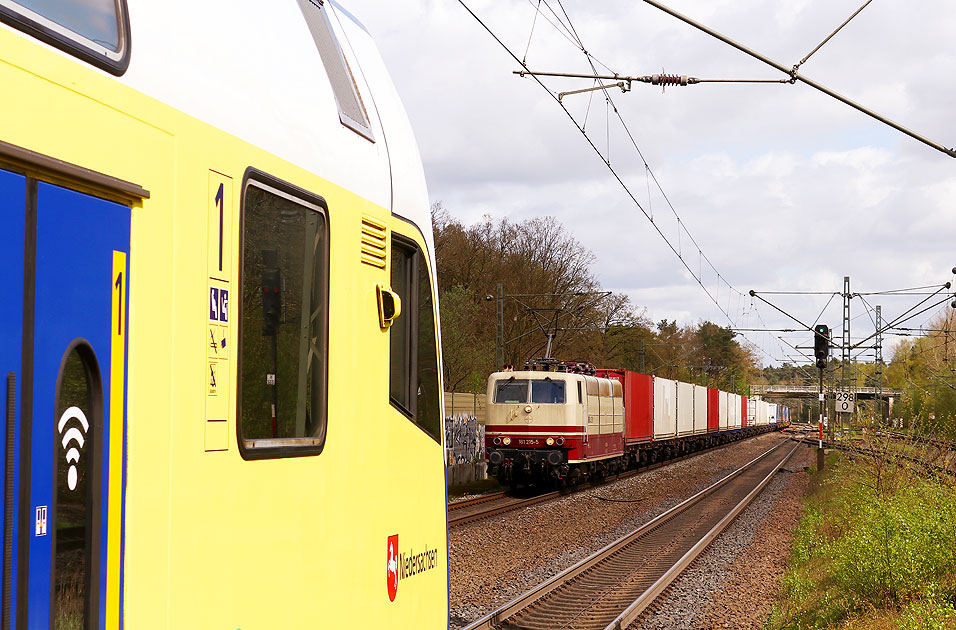 Eine Lok der Baureihe 181 auf der Rollbahn im Bahnhof Lauenbrück