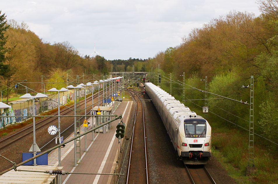 Ein ICE L auf Testfahrt im Bahnhof Lauenbrück