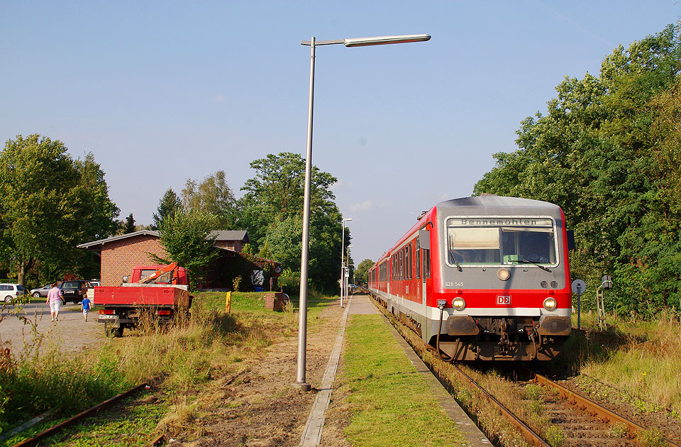Ein Triebwagen der DB Baureihe 628 im Bahnhof Handeloh an der Heidebahn