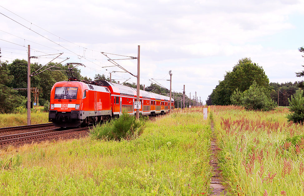 DB Baureihe 182 im Bahnhof Schwanheide - früher ein Grenzbahnhof