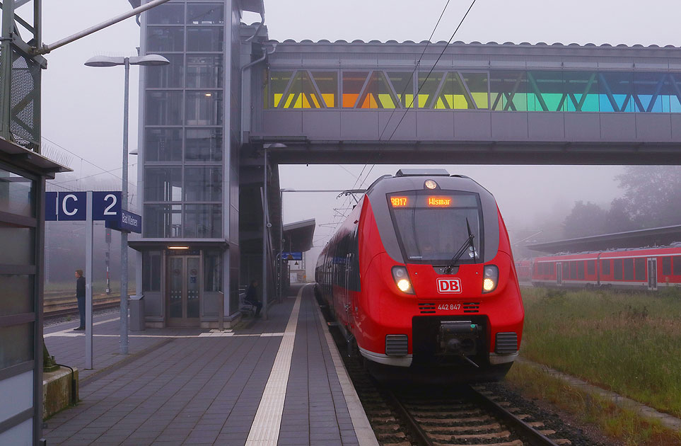 Ein 442, eine Hamsterbacke im Bahnhof Bad Kleinen