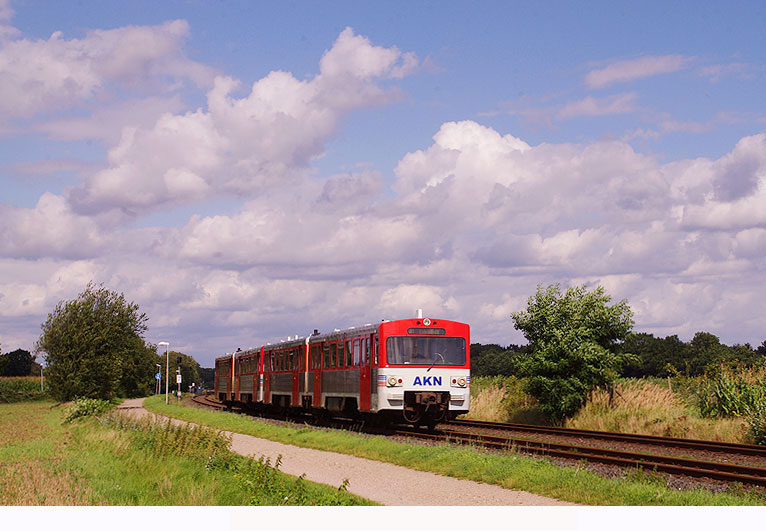 Zwei AKN VT2E Triebwagen zwischen Hasloh und Bönningstedt