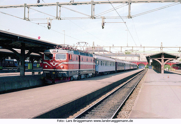 Die SJ Rc Lok 1390 in Göteborg CS in Schweden