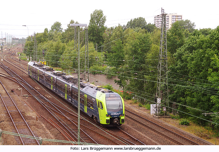 Ein Nordbahn Flirt Triebwagen in Hamburg