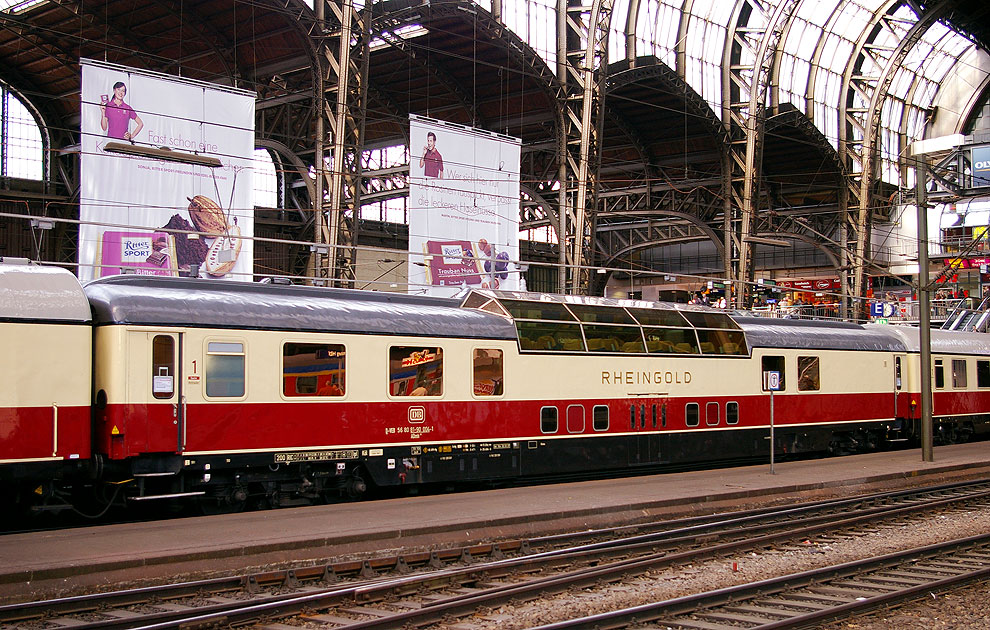 Der ADmh 101 TEE Rheingoldwagen im Hamburger Hauptbahnhof