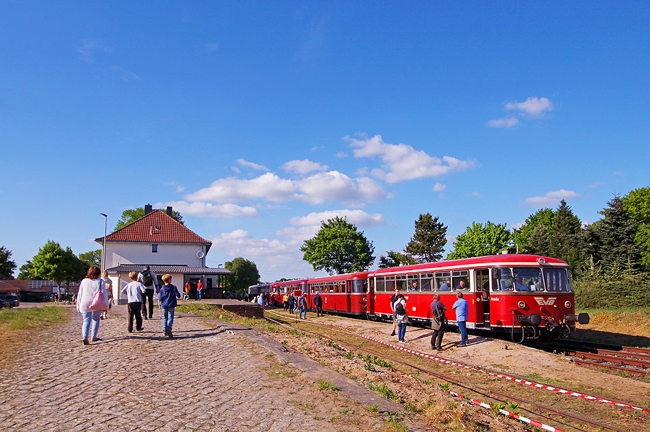 Der Moorexpress im Bahnhof Gnarrenburg