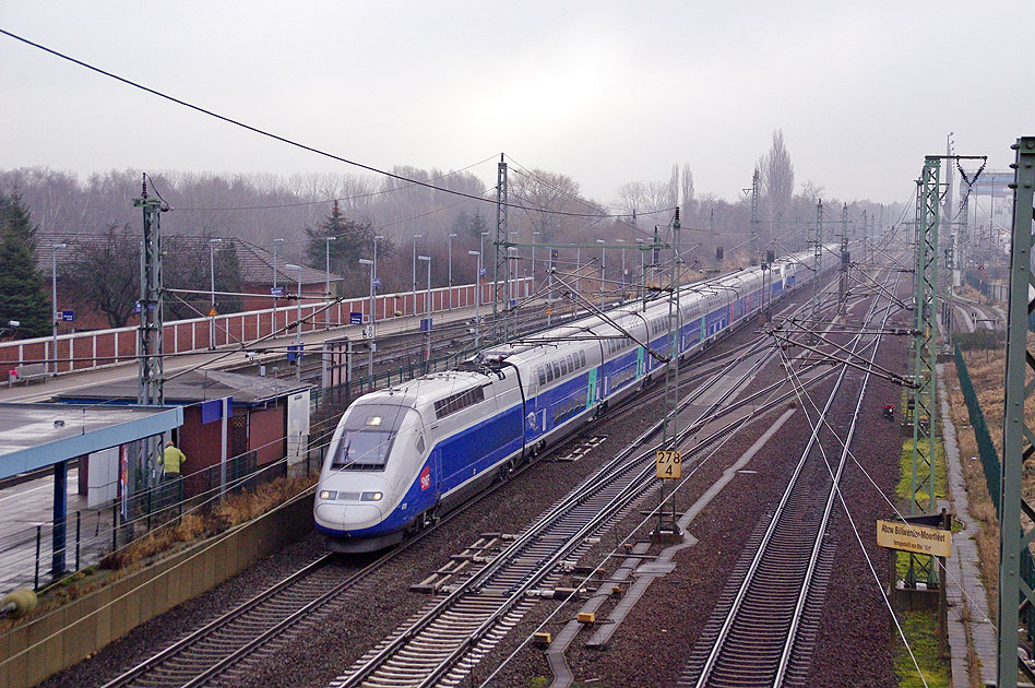 Ein TGV Duplex am Bahnhof Hamburg Billwerder Moorfleet